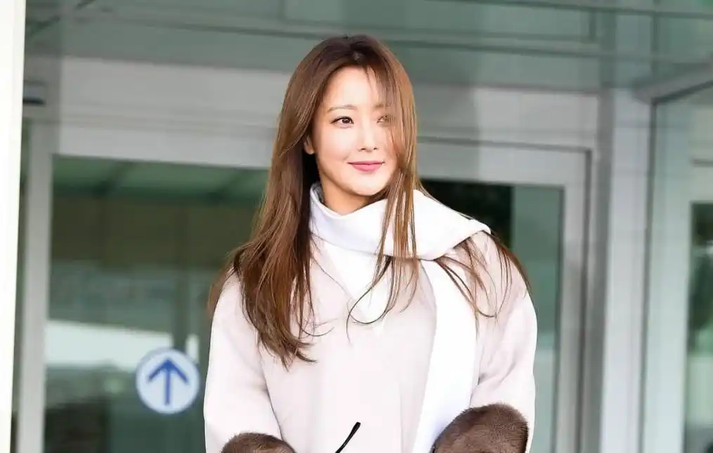 原创母亲是"韩国第一美女"金喜善,曾被骂长得丑,今凭颜值逆袭