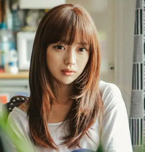 2022新发型女中长发直发,尽显女神风范的直发发型