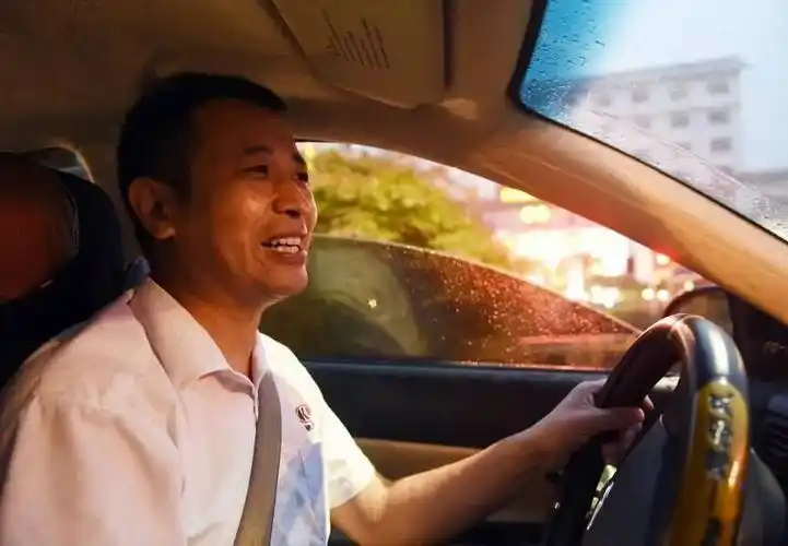 袁国宝滴滴如何给网约车司机们系上温情的安全带