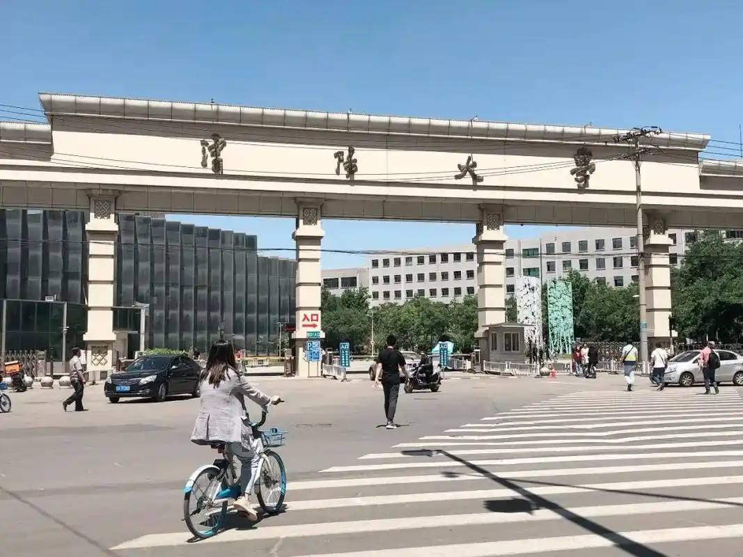 沈阳大学南院食堂不认输~"还引来很多同学的盛情推荐各种回忆校园的