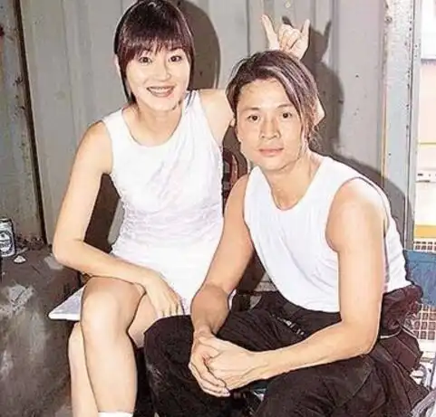 54岁尹天照近照,自嘲天生韭菜命,妻子"拖后腿"却始终不离不弃