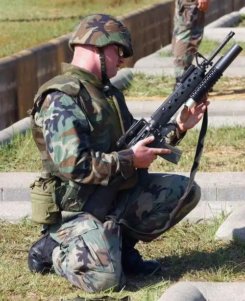 美国大兵的单兵装备人均折合人民币20万