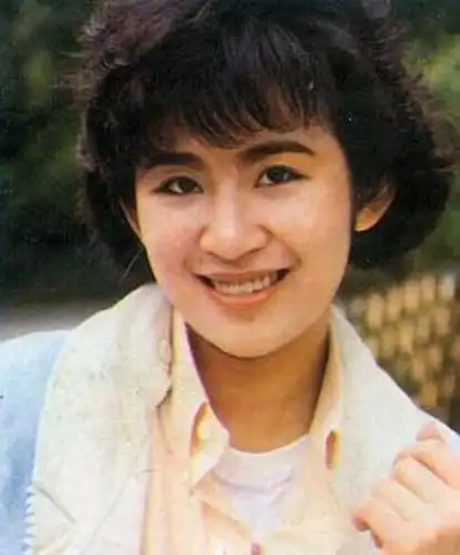 吴君如硬照被网友调侃像男人,看过她年轻的样子,瞬间被打脸