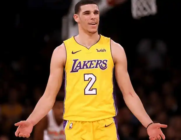 5三分创新高鲍尔破新秀墙?球哥砸扣扣飞很尴尬