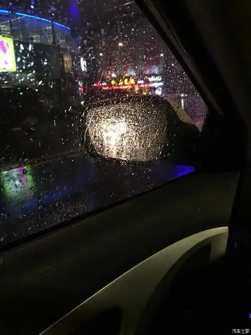 汽车的什么功能能解决雨天后视镜和玻璃视线差的问题!求解