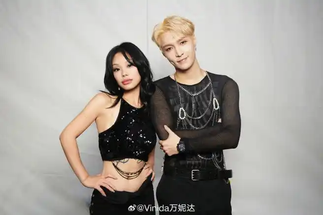 张艺兴dna音乐节##张艺兴万妮达合照