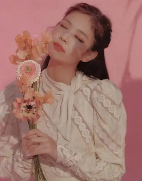 金智妮美照楚楚可人