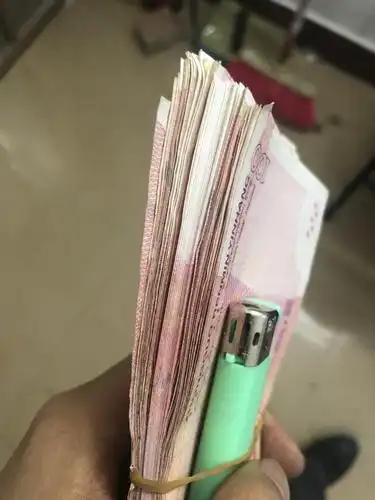 拿着1万现金感觉真好