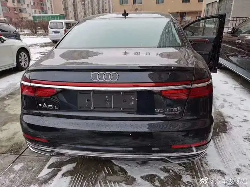 奥迪a855tfsi月光蓝玛瑙棕5座