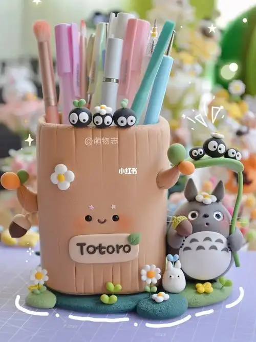 那就用粘土捏最爱的龙猫龙猫笔筒吧～#我的粘土世界  #我的手工日常