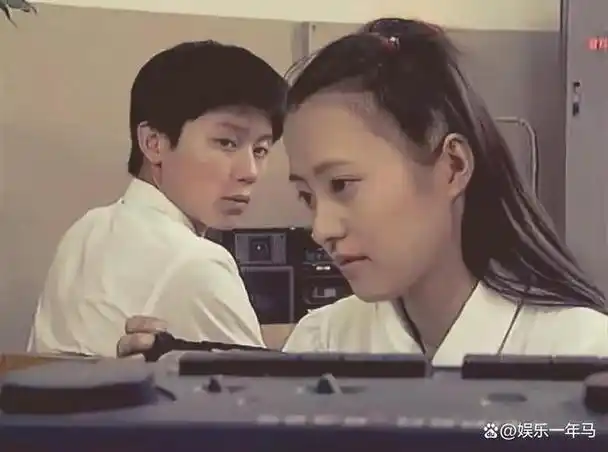 同时,她心中的爱情之花也已经开始悄悄发芽了.