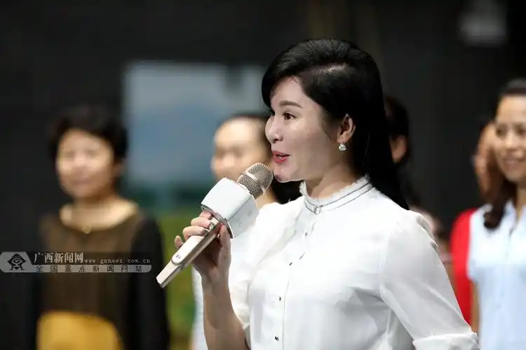 【脸谱】蒙鹂君:放歌世界舞台的瑶乡"百灵鸟" (18/23)