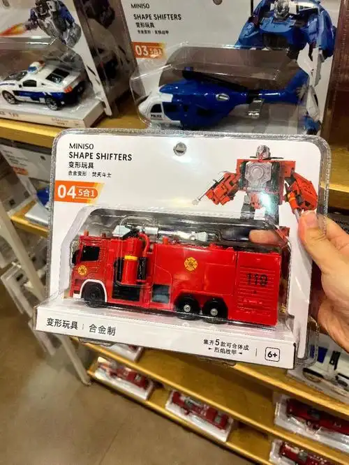 名创优品变形金刚玩具72157215 这是一款五合一变形车,外观