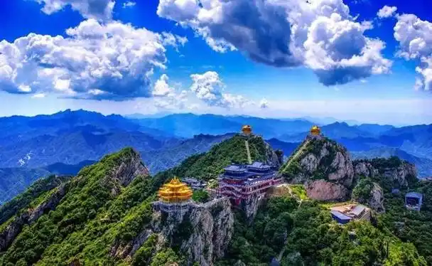 洛阳老君山旅游景区位于河南省洛阳市栾川县栾川乡老君山风景名胜区