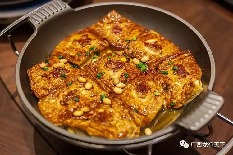 到桂人来吃广西菜品尝壮家美味欣赏民族歌舞