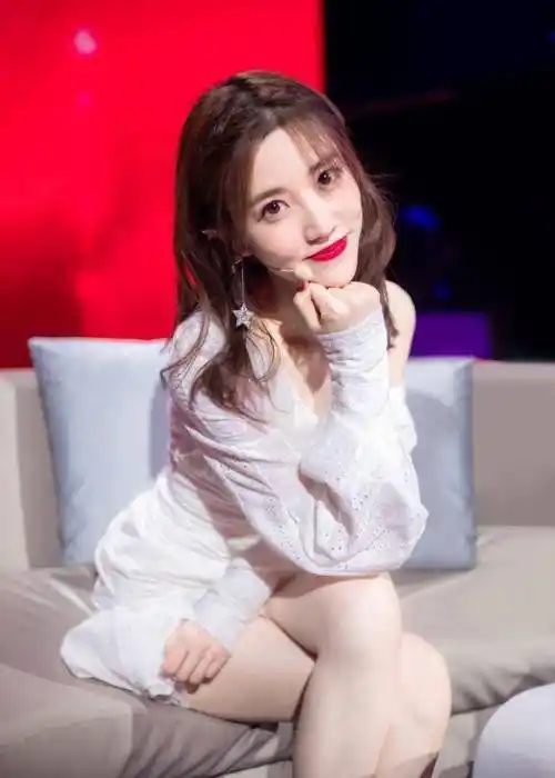 《新相亲大会》张纯烨双商爆表美的不只是腿_孟非_节目_嘉宾