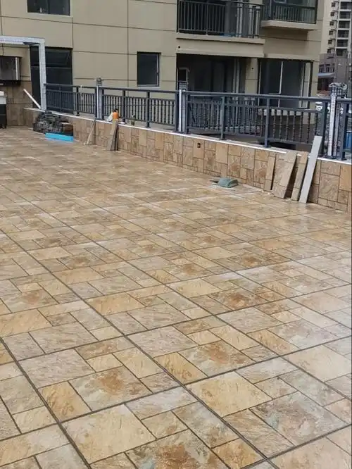 户外楼顶露台铺什么地砖吗