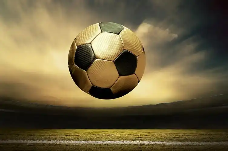 在空中的足球高清图片