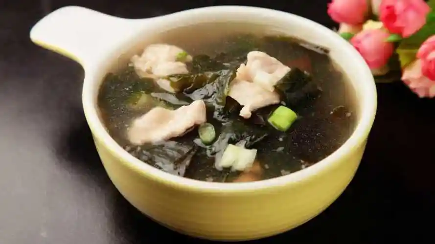 夏天就要做一份养生美味汤犒劳自己,海带瘦肉汤是个不错的选择!