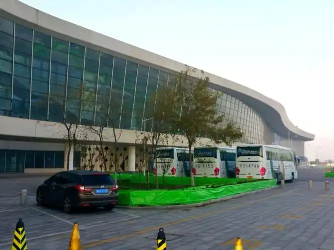 从大庆坐了一天的绿皮,早上5点到达天津车站,然后下来转乘9号轻轨到