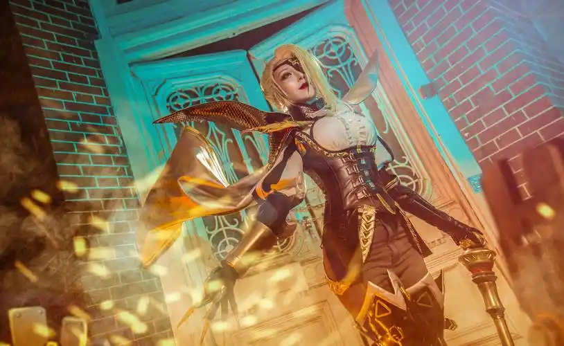 王者荣耀米莱狄cos 九头身模特身材美女御姐范十足