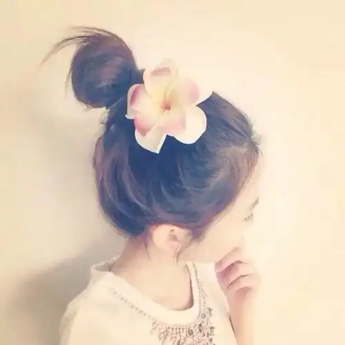 侧颜清新文艺范女生头像