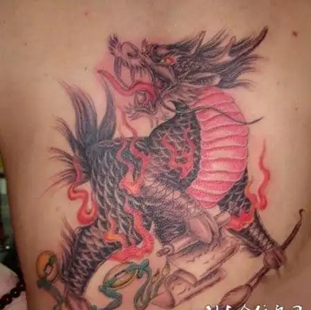 后背上的招财麒麟纹身图案