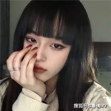 适合用来撩汉的女头_怼脸自拍纯欲女生头像