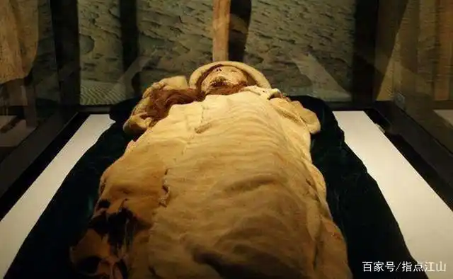 专家发现了一具女干尸,当所有人看到干尸容貌时,都说:太漂亮了