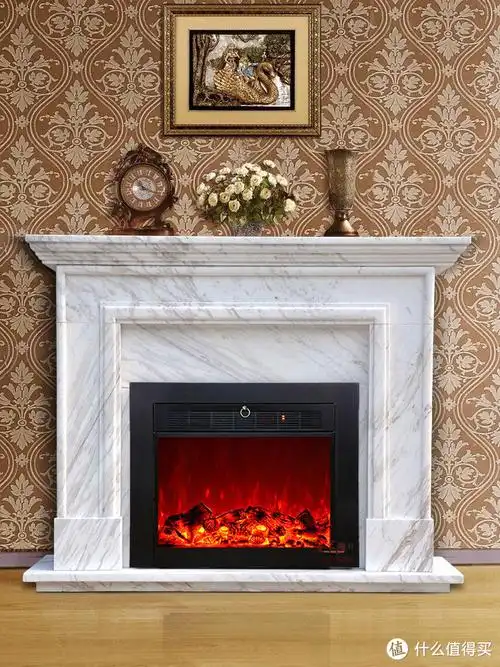 欧式的风格客厅更适合大理石壁炉装饰
