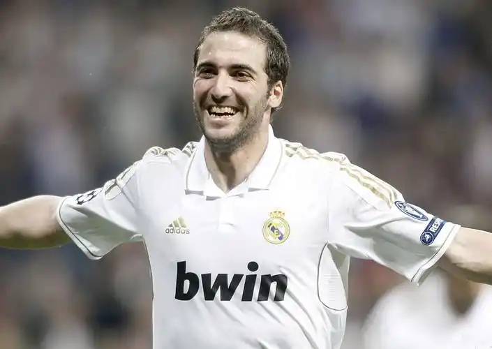 图为伊瓜因首开纪录.