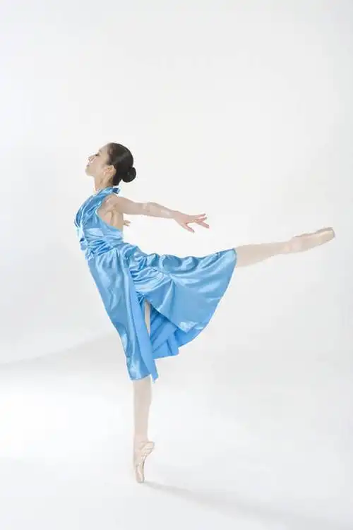 蓝衣独舞 分享到: 图片编号: tkm005_100048 授权许可类型: rm 图片