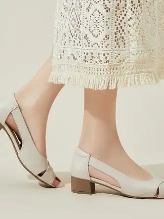 女士凉鞋>意尔康潮牌>意尔康潮牌一字带鱼嘴凉鞋女2024新款夏季后空