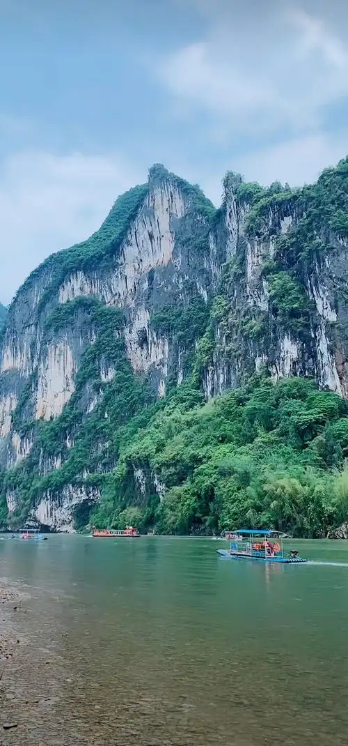 桂林漓江九马画山原图呈现江作青罗带山如碧玉簪世界上风光最秀丽的