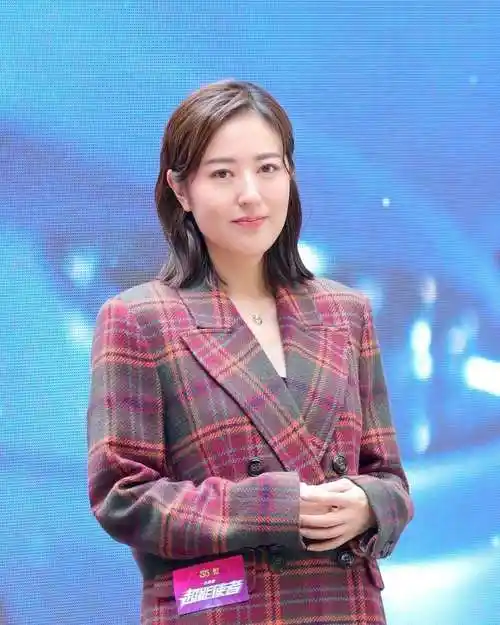 自曝专注写舞台剧大纲,被赞才华洋溢_唐诗咏_陈山聪_观众