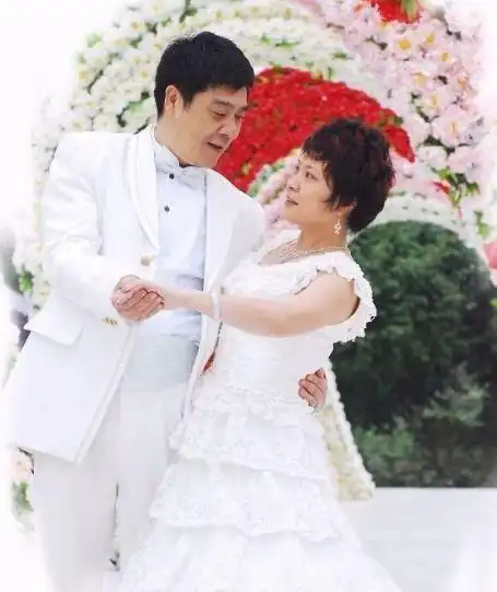 两人于1991年正式结婚,当时的的苏志丹是38岁,而虎艳芬当时只有23岁