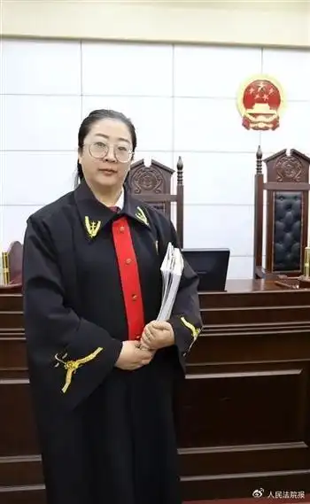 内蒙古自治区察哈尔右翼后旗人民法院审判委员会专职委员,一级法官 杨