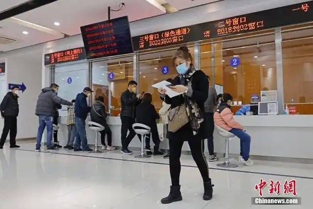 上海公安出入境管理部门有序恢复受理