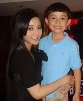 范冰冰生过孩子的证据范丞丞在哪个学校身高多少和洪金宝照片比