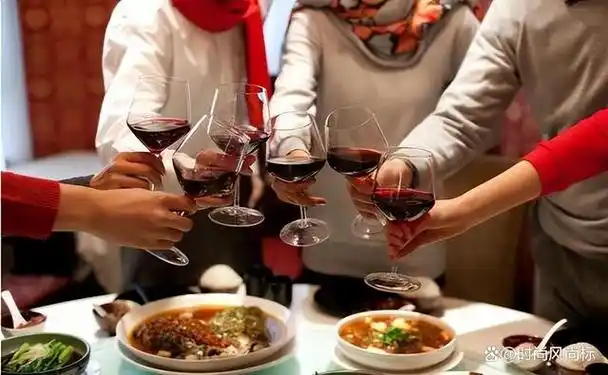 如果有人邀请你吃饭,饭局上的4大忌讳,你一定要避免?