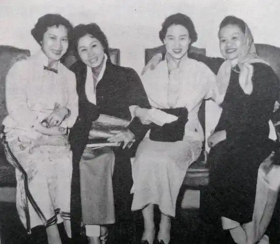 越剧老姐妹们的珍贵合影_徐玉兰_袁雪芬_舞台