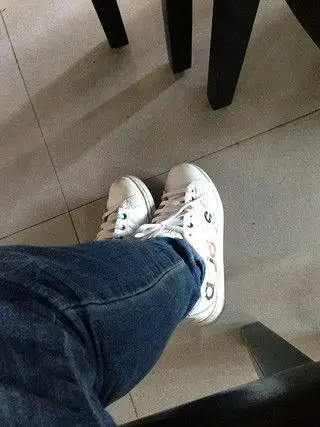 【随手拍】低头拍下你的鞋或脚丫吧~噶许多奖品送!