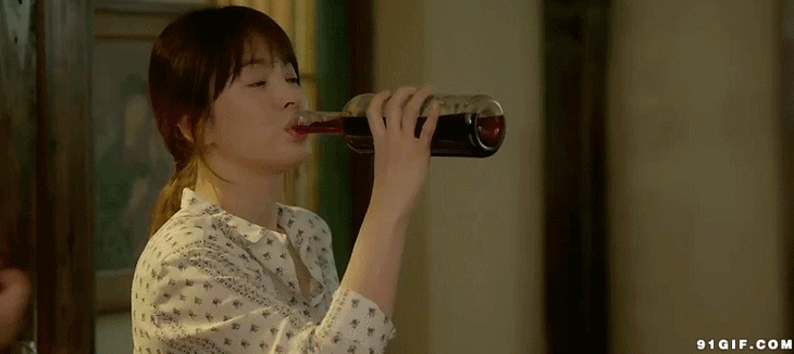 宋慧乔gif韩国gif太阳的后裔gif喝酒gif