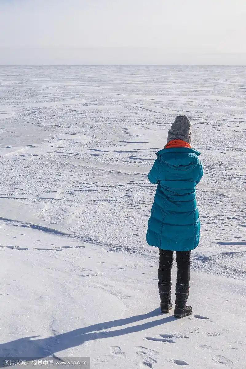 雪地人像背影