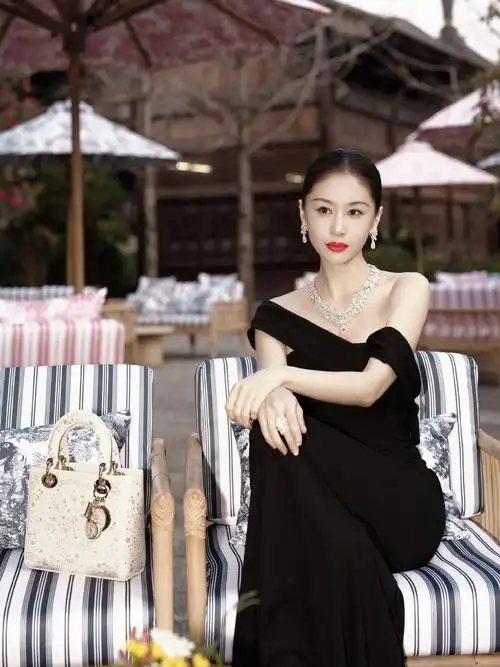 王子文最新品牌活动造型,美得挑不出一点问题. #动态连更挑战