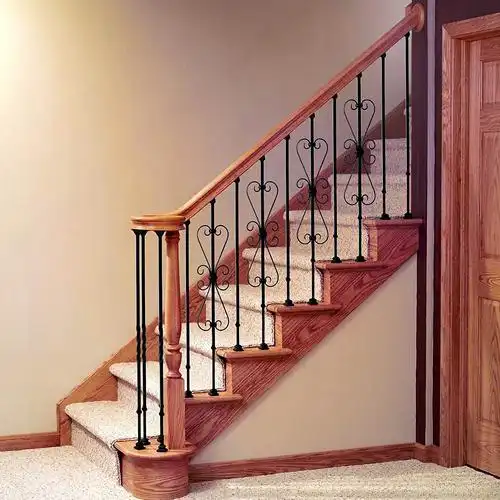 在铁制品上面喷塑成各种颜色以及制作成各种艺术性样式的一种楼梯扶手