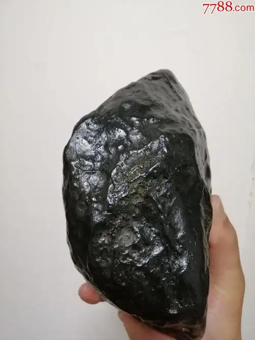 重约5.8斤黑金石原石摆件品(a4644)