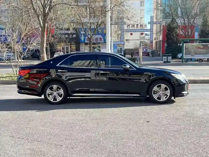 丰田 皇冠 图片