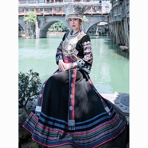少数民族旅拍服装女苗族苗疆成人服饰传统仫佬族土家族舞蹈演出服