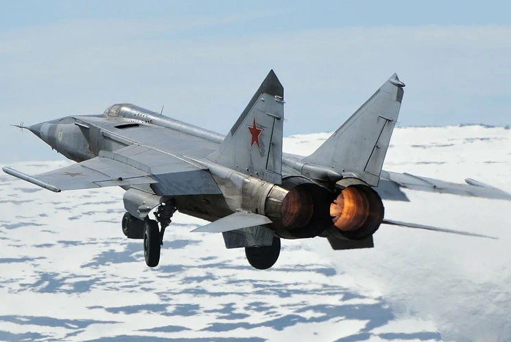 原创苏联米格-25战机,以速度优势震慑西方,被视作国之重器!